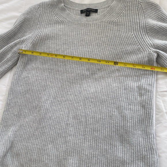 Banana Republic XS woman’s light grey sweater - Picture 5 of 8